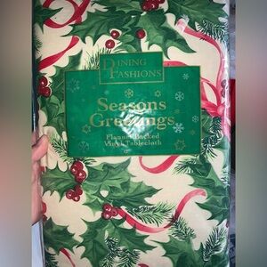 NEW vinyl Christmas holiday tablecloth oblong HOLLY PATTERN flannel back 52 x 90